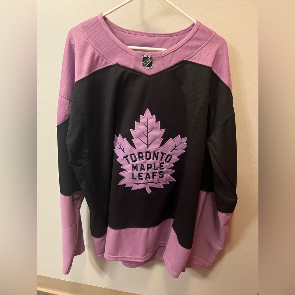 Toronto maple leafs hockey fights cancer jersey size xl